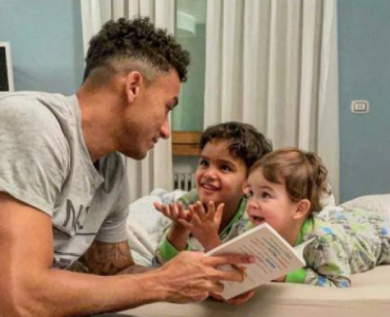 Danilo em momento com os filhos (Foto: Reprodução/Instagram)