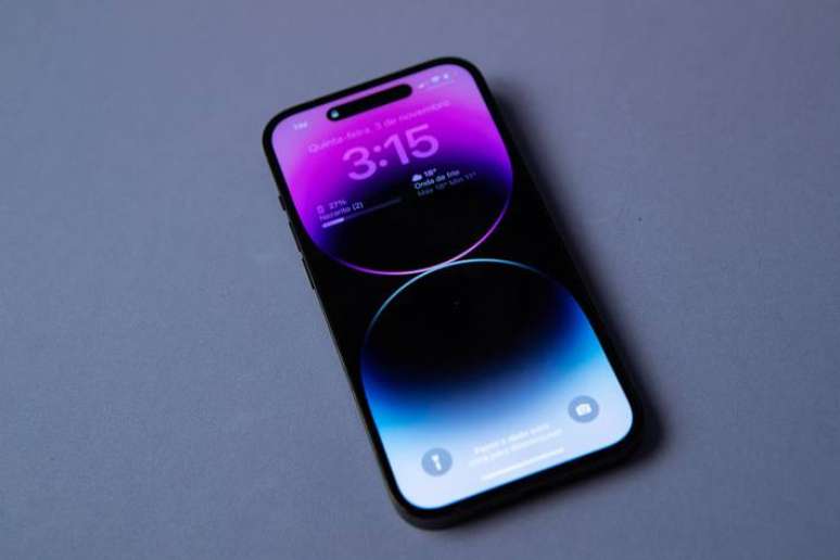Painel do iPhone 14 Pro tem modo "tela sempre ativa"
