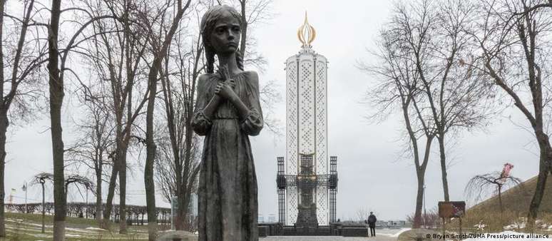 Memorial do Holodomor em Kiev: ucranianos lembram grande fome dos anos 30 no quarto sábado de novembro