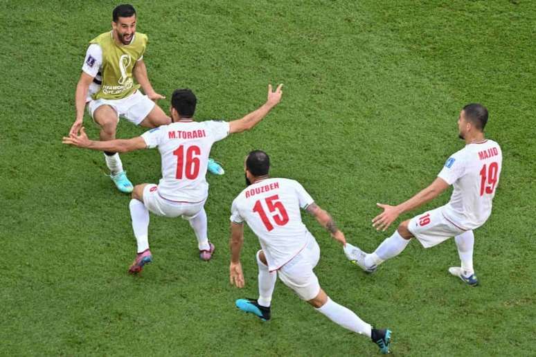 Irã vence País de Gales no fim (Foto: ANTONIN THUILLIER / AFP)