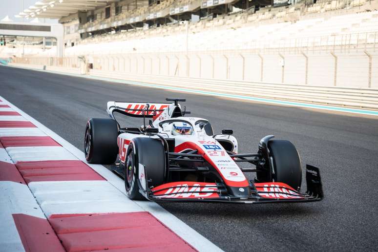 Nico Hülkenberg foi à pista de Abu Dhabi para testar a Haas 