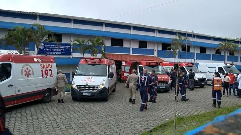 Ambulâncias socorreram vítimas de atentado em Aracruz, no Espírito Santo