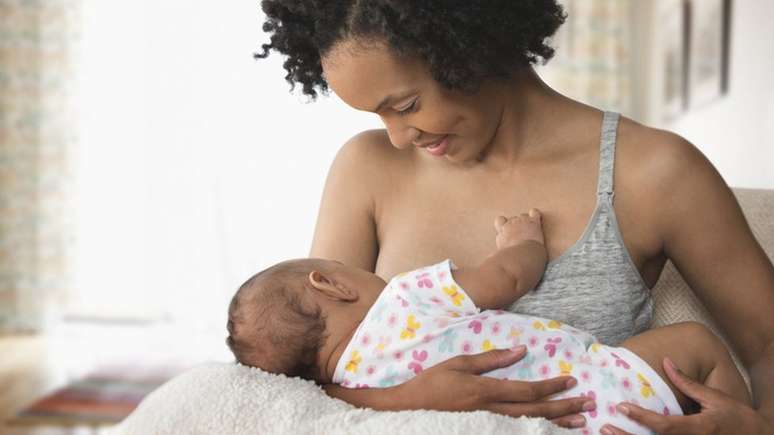 Anticorpos contra covid-19 foram encontrados nas fezes de bebês que consumiram leite de mães vacinadas