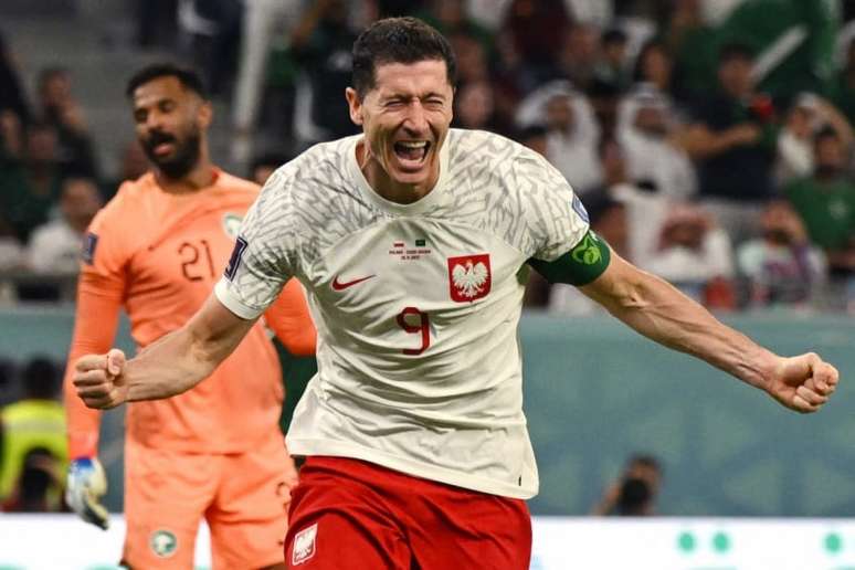 Copa do Mundo: Lewandowski e Messi se enfrentam por vaga nas