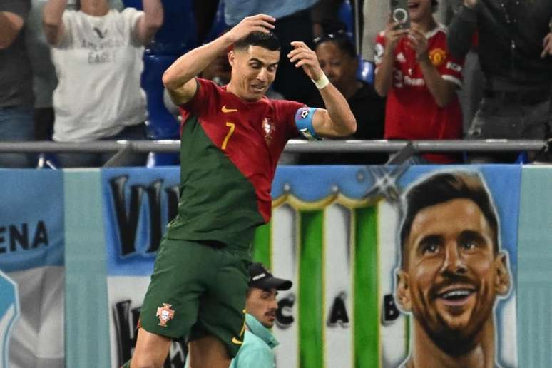 CR7 abriu o placar para Portugal contra Gana (Foto: MANAN VATSYAYANA / AFP)