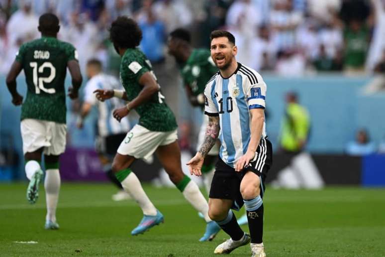 Messi durante partida contra a Arábia Saudita na estreia da Copa do Mundo do Qatar (Foto: KIRILL KUDRYAVTSEV / AFP)