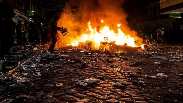 Um eventual colapso da Internet afetaria serviços públicos essenciais, comércio e sistema financeiro