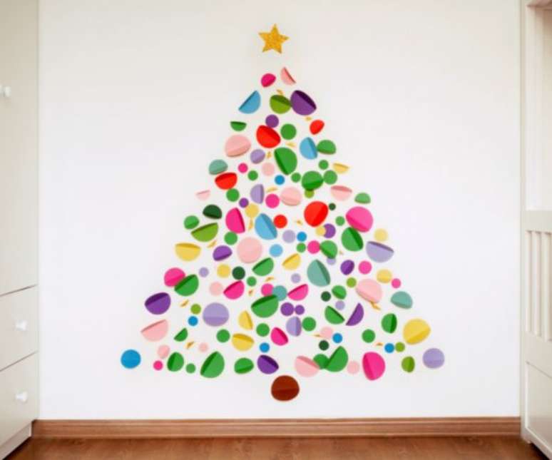 Que tal montar uma árvore de Natal de parede nesse ano? –