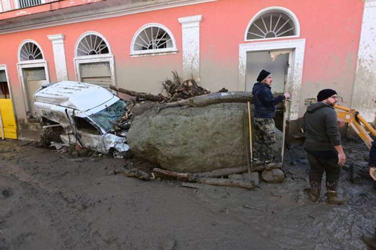 Efeitos de deslizamento em Casamicciola Terme