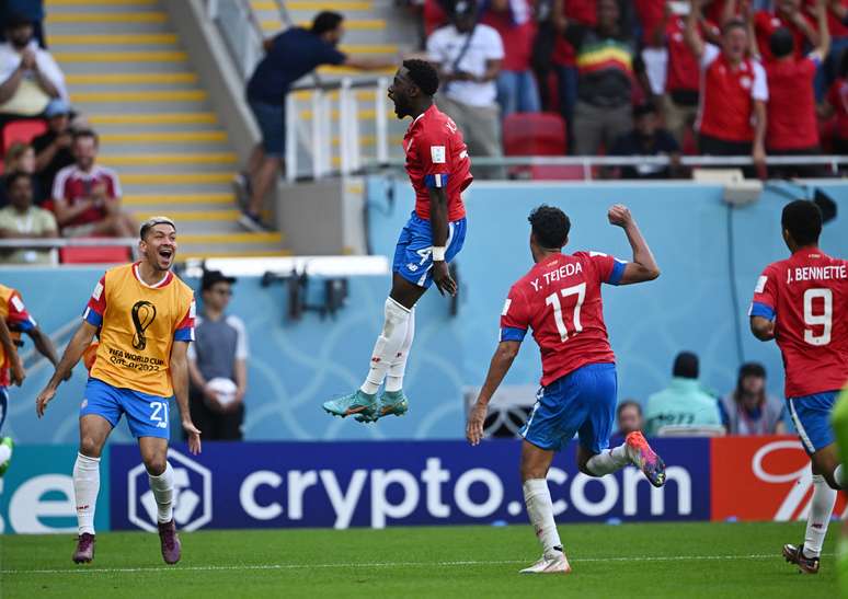 Keysher Fuller, da Costa Rica, comemora seu primeiro gol com Yeltsin Tejeda