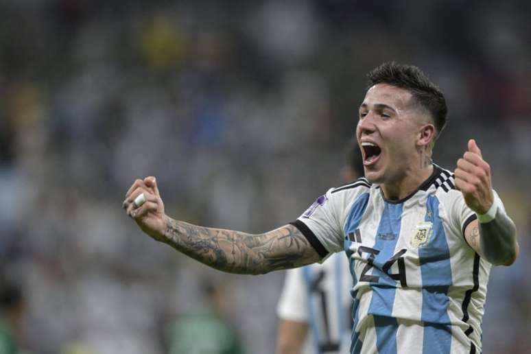 Enzo Fernández marcou seu primeiro gol com a camisa da Argentina (Juan MABROMATA / AFP)