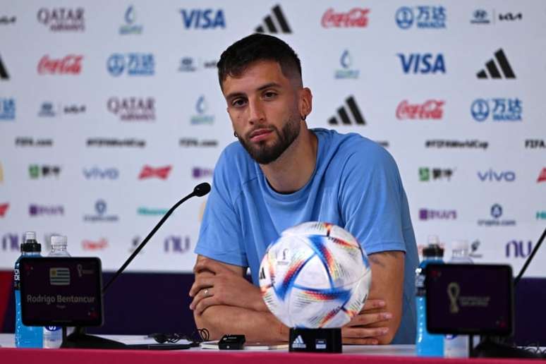 Rodrigo Betancur fala sobre encontro com Cristiano Ronaldo na Copa (Foto: Pablo PORCIUNCULA / AFP)