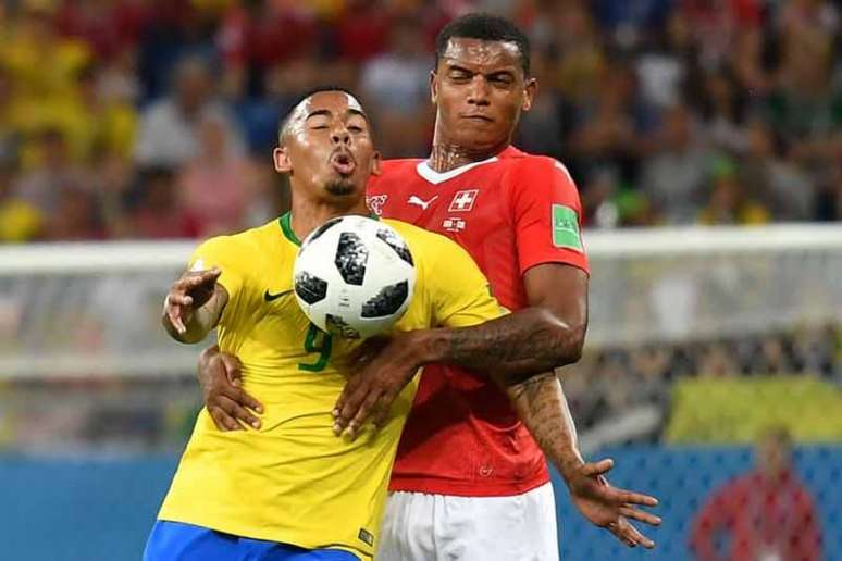 Gabriel Jesus e Akanji se enfrentaram em 2018 e estão no Qatar (AFP)