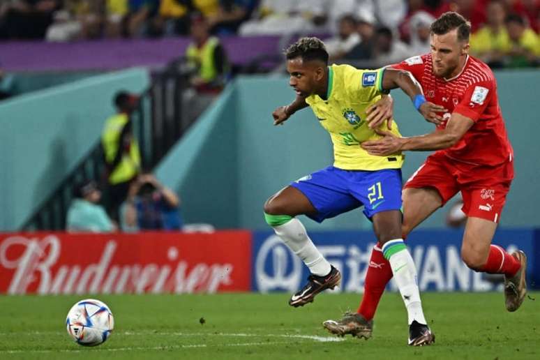 Rodrygo entrou no intervalo e foi importante para a vitória da Seleção (Foto: Anne-Christine Poujoulat / AFP)