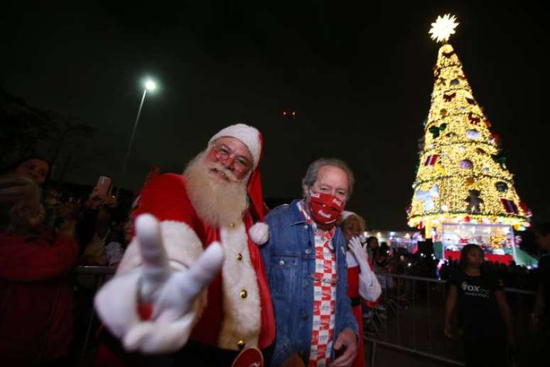 Papai Noel participa de inauguração da árvore no Parque Villa-Lobos neste domingo.