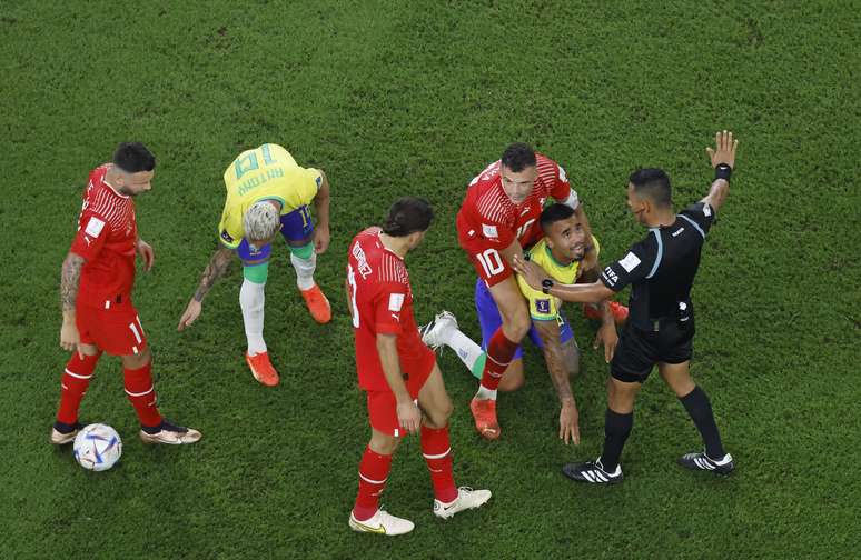 Principal jogador da Su&iacute;&ccedil;a, o meio-campista Granit Xhaka &eacute; amigo e companheiro de time no Arsenal de Gabriel Jesus