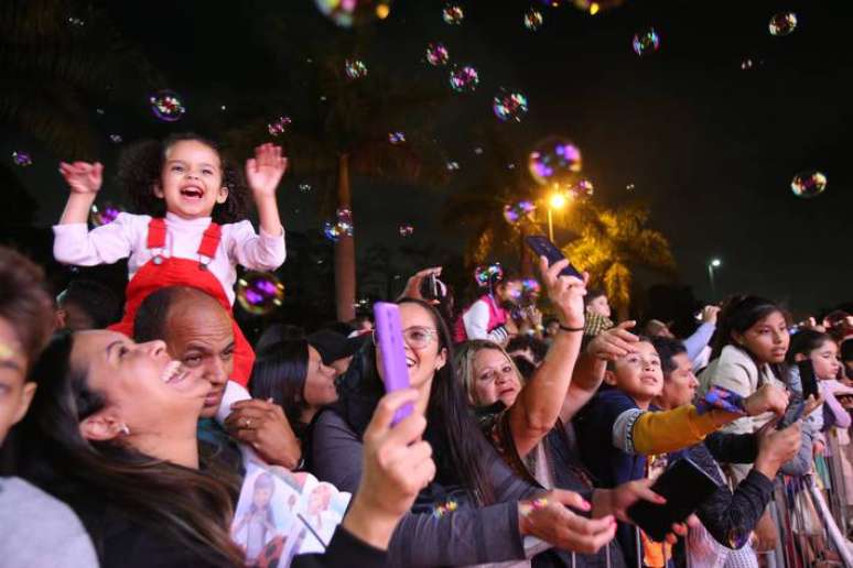 Público na inauguração da árvore de Natal do Parque Villa-Lobos, na zona oeste de São Paulo.