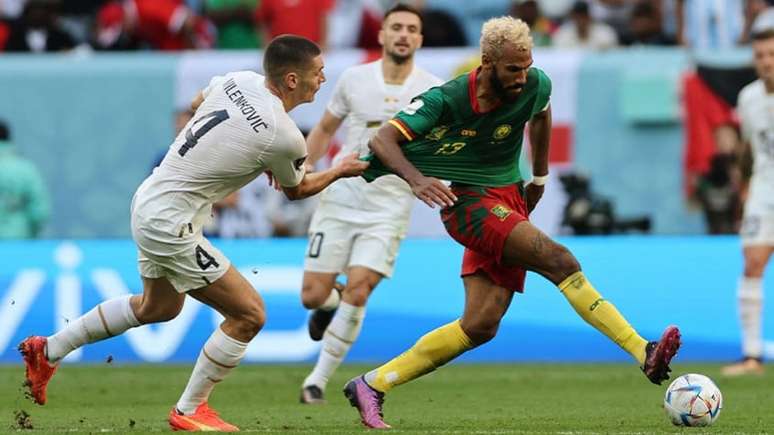 Com golaço e emoção, Camarões e Sérvia empatam em jogo de seis