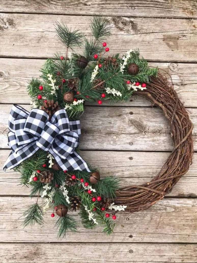 34. Guirlanda de porta para natal &ndash; Foto Everyday Wholesome