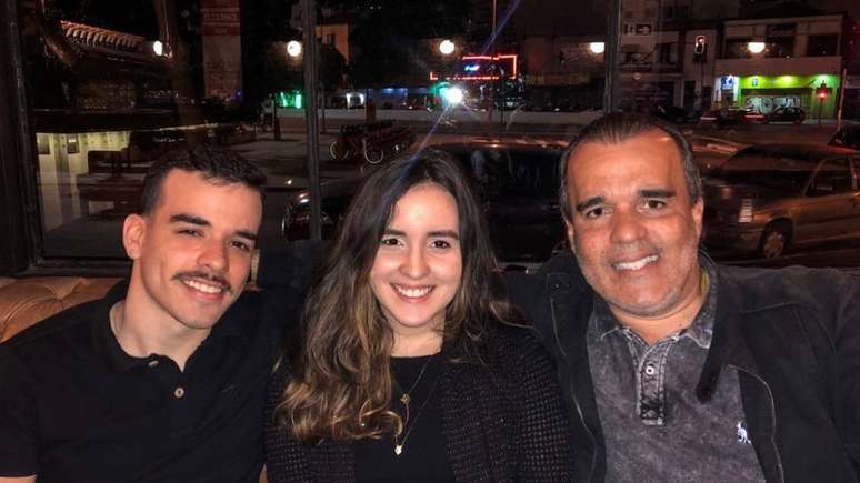 Pedro, Anna Carolina e Régis; depois da perda da caçula, economista e seus filhos mais velhos continuaram lutando contra o câncer