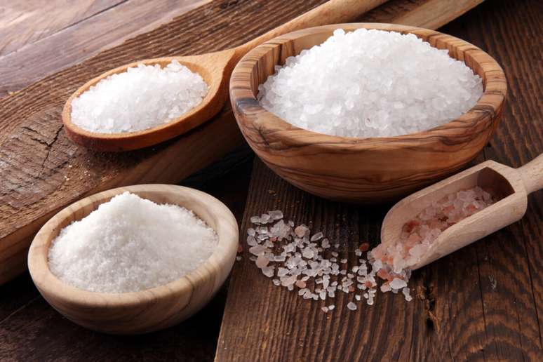 Açúcar e sal devem ser consumidos de maneira correta para evitar danos à saúde