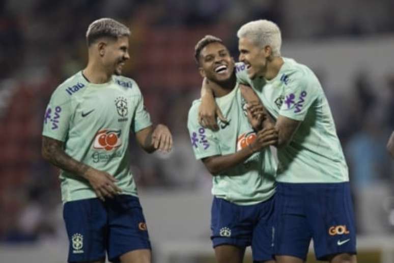 Bruno Guimarães e Rodrygo dão dor de cabeça a Tite (Foto: Lucas Figueiredo/CBF)