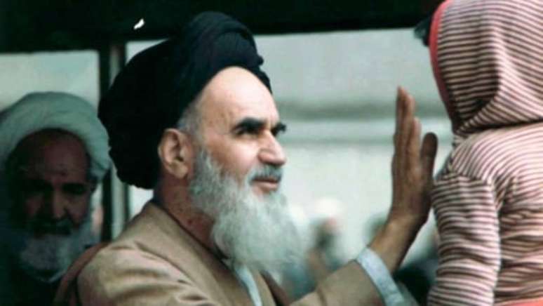 Aiatolá Khomeini: símbolo da Revolução Islâmica (Wikicommon)