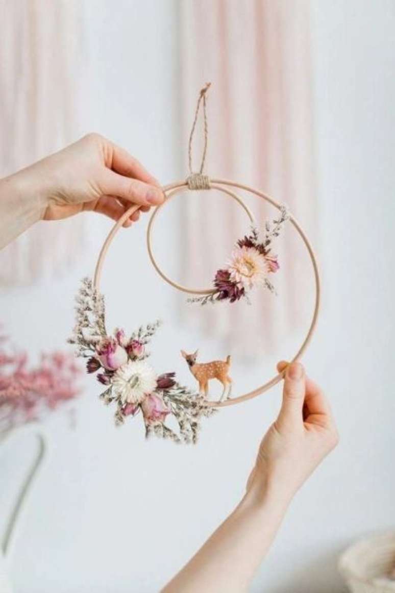 35. Guirlanda de porta simples e diy &ndash; Foto Beijos Blues e Posia