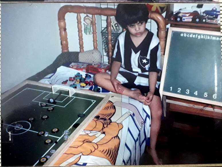 Marcos Lima com 7 anos j&aacute; mostrando serum grande f&atilde; de futebol