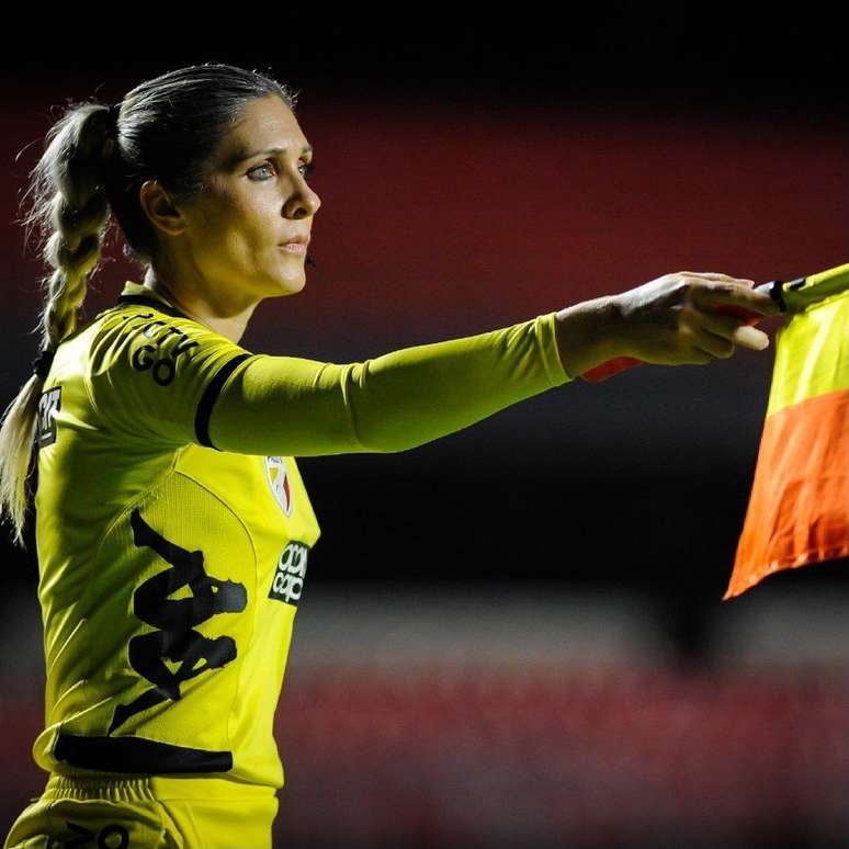 Quem são elas: primeira árbitra mulher e assistente brasileira fazem  história na Copa do Mundo, Copa do Mundo