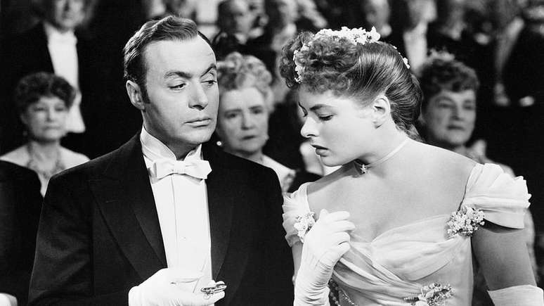 Cena do filme norte-americano 'Gaslight' (1944), baseado em uma peça britânica de poucos anos antes