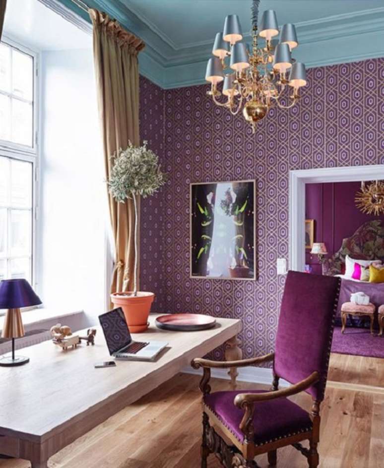 30. Parede roxa e teto azul &ndash; Foto Casa de Valentina