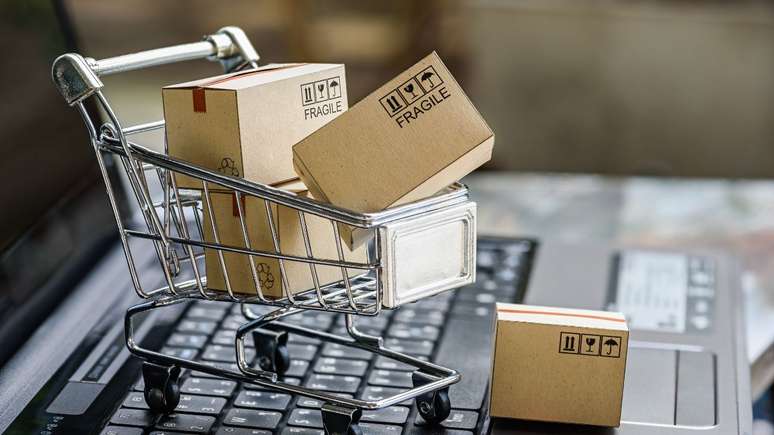 Lojas devem se comprometer com prazo de entrega de produtos – Foto: Shutterstock