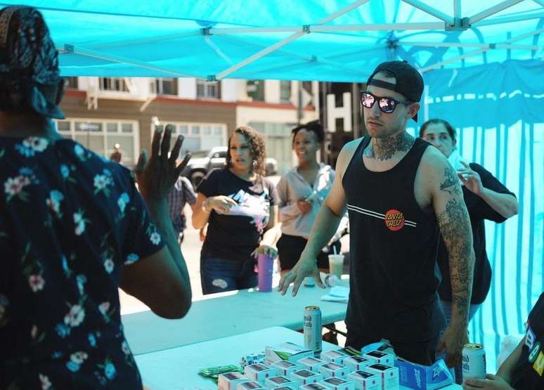 Nathan Smiddy distribui Narcan quatro ou cinco vezes por semana