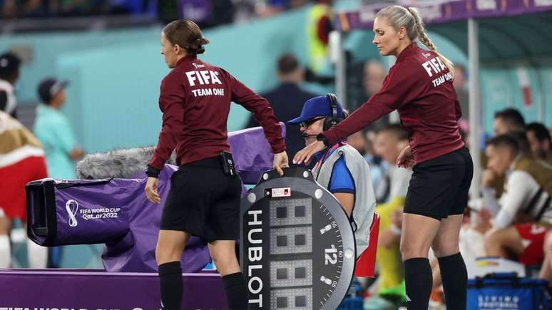 Fifa mantém trio de arbitragem da estreia na final da Copa de 2018 - Jornal  O Globo