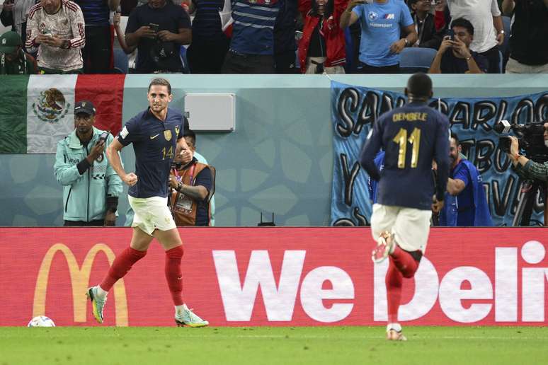 Segurança observa comemoração de gol da França