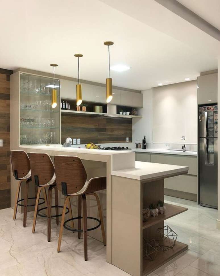 23. Cristaleira suspesna na cozinha americana &ndash; Foto Revisa VD