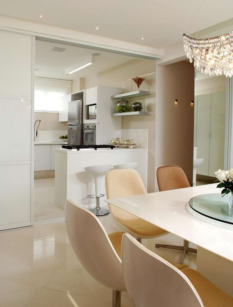 14. Cozinha americana simples com sala de jantar grande &ndash; Foto Nagila Andrade