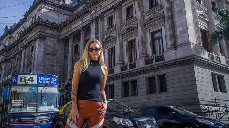 Nattascha paga R$ 600 de mensalidade pelo curso de medicina em Buenos Aires