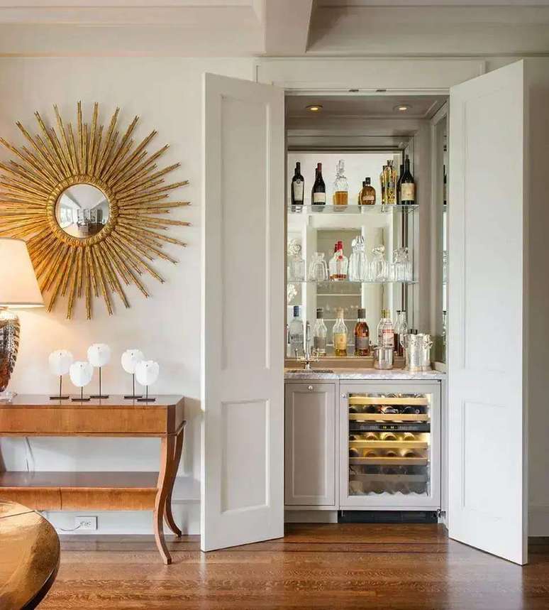 22. Cristaleria suspensa com espa&ccedil;o para bebidas &ndash; Foto Decor Facil