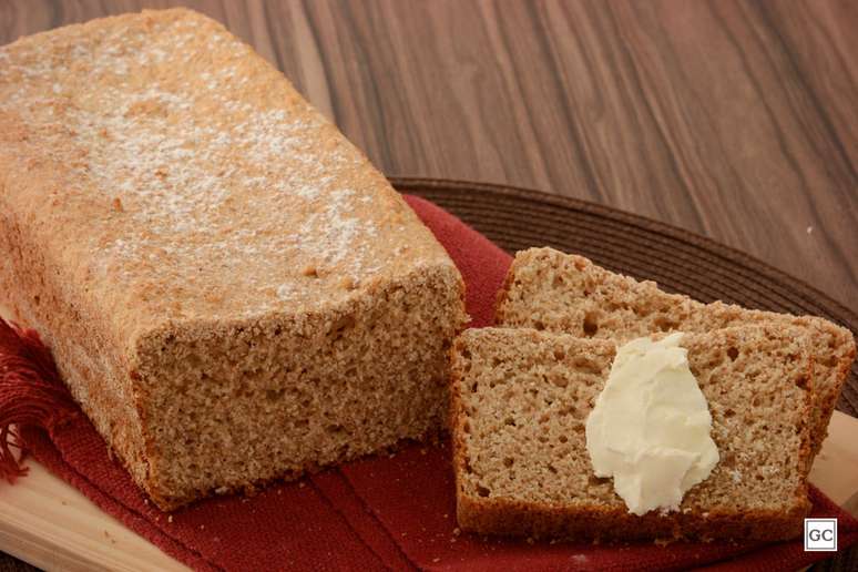 Guia da Cozinha - Sentiu o cheirinho vindo do forno? É de pão integral caseiro! Veja a receita