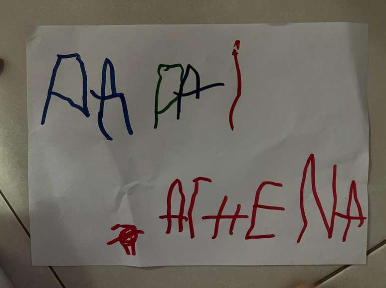 Athena, de apenas tr&ecirc;s anos, &eacute; a mais nova membro da Mensa Brasil