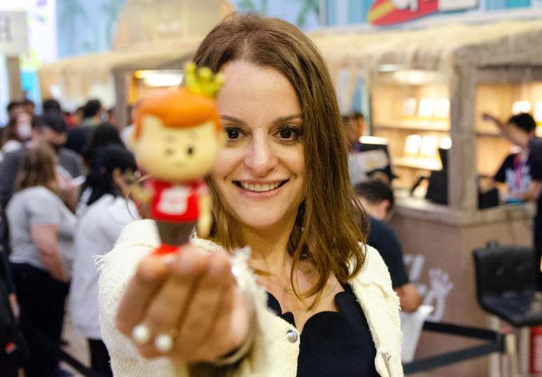 Jessica Piha Grafstein, diretora da Funko, no estande da marca na CCXP22