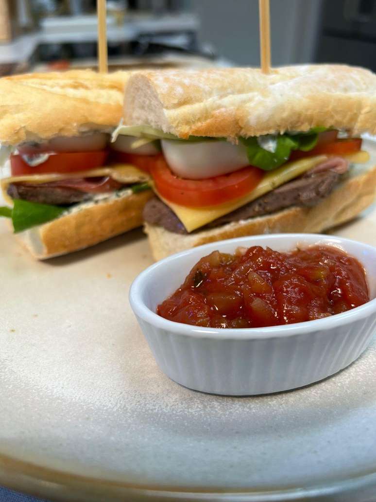 Você vai se surpreender como a mistura de sabores deixa este sanduíche delicioso! 