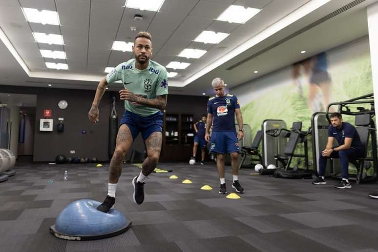 Neymar fez trabalho com os preparadores físicos da Seleção Brasileira (Foto: Lucas Figueireido/CBF)