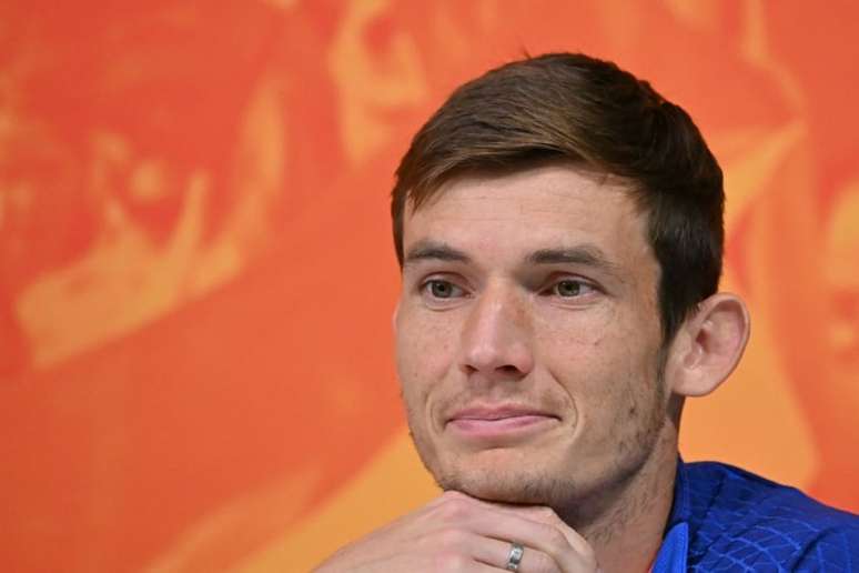 De Roon disse que Holanda busca melhorar seu futebol na Copa do Mundo (Foto: Alberto PIZZOLI/AFP)