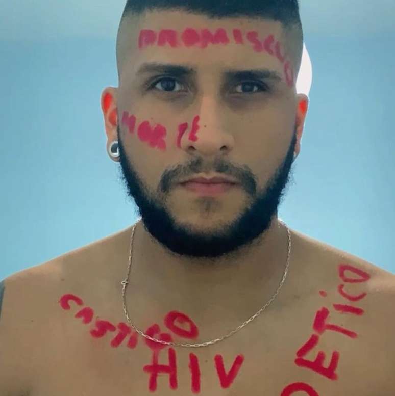 Hoje, com a carga viral indetectável, Vitor Ramos conta sua trajetória com o HIV nas redes sociais @Arquivo Pessoal
