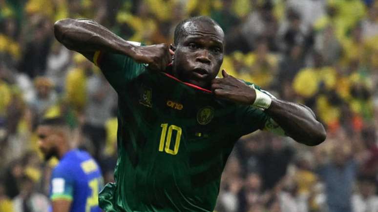 O jogador Vincent Aboubakar, o primeiro a garantir a vitória de Camarões sobre o Brasil na Copa do Mundo