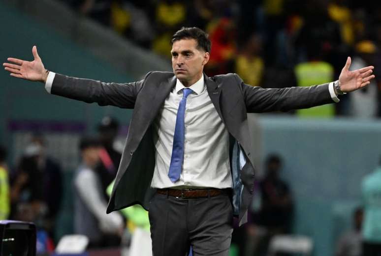 Diego Alonso é demitido após eliminação do Uruguai na Copa (Foto: Pablo PORCIUNCULA / AFP)