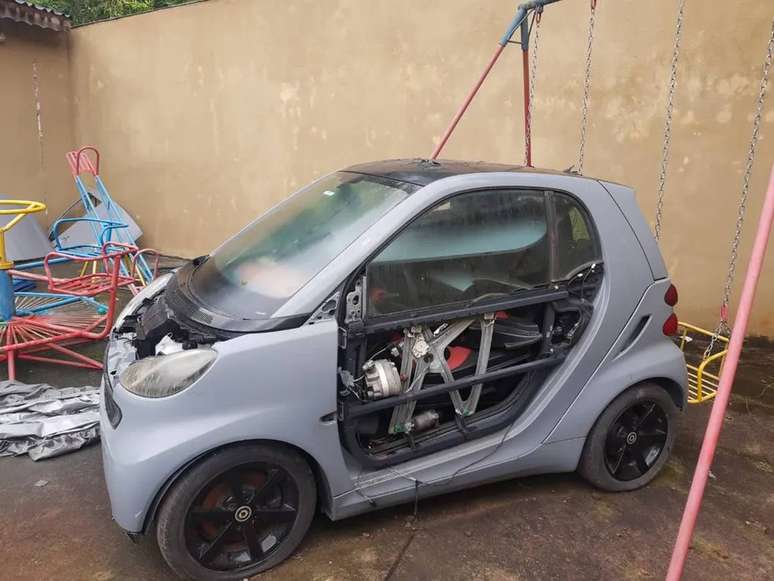 Carros roubados foram apreendidos durante ação da PF e da PM, em Ibiúna, interior de São Paulo.